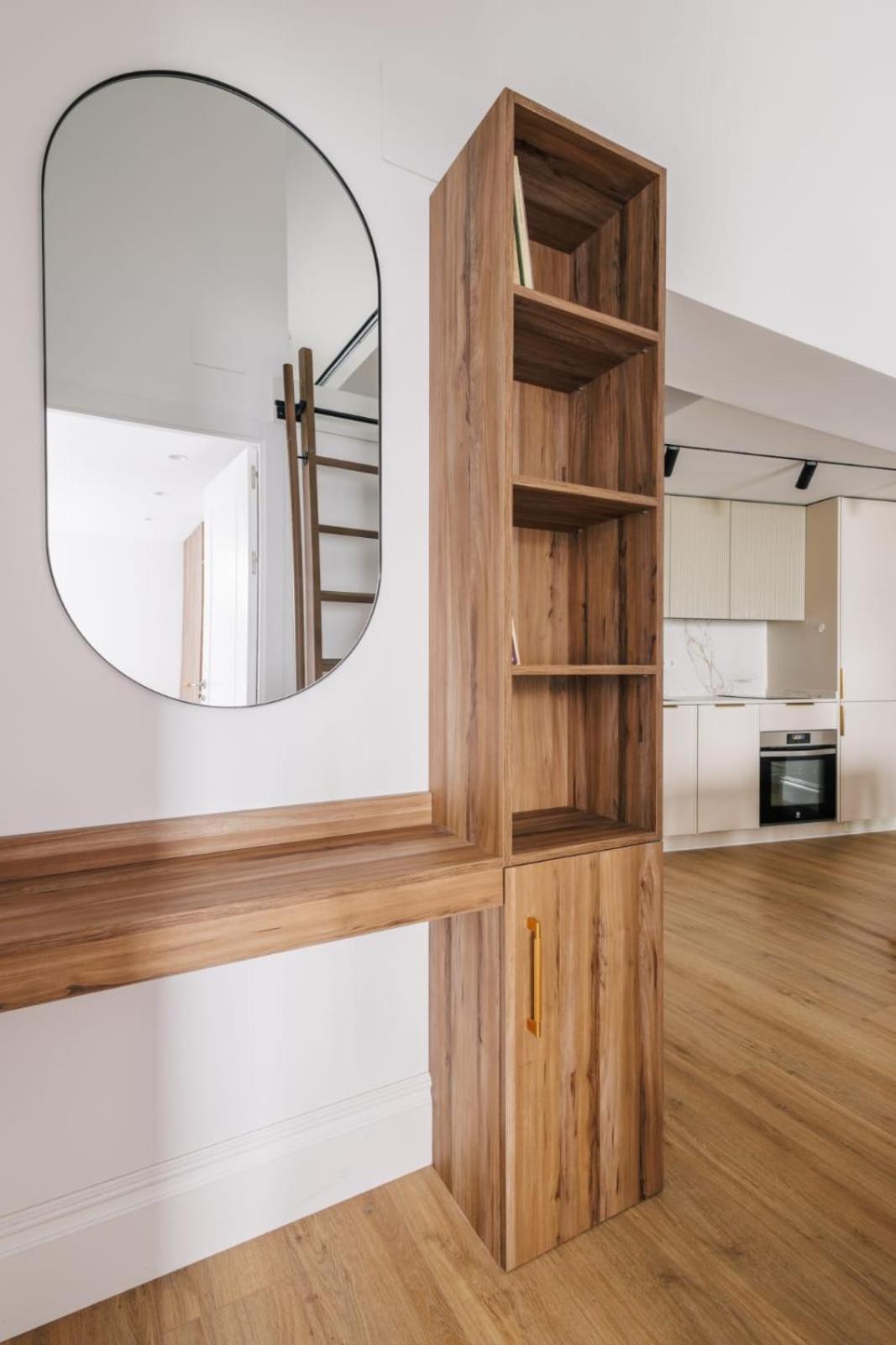 Stunning Apartment Near Gran Via Metro Madrid Exterior photo