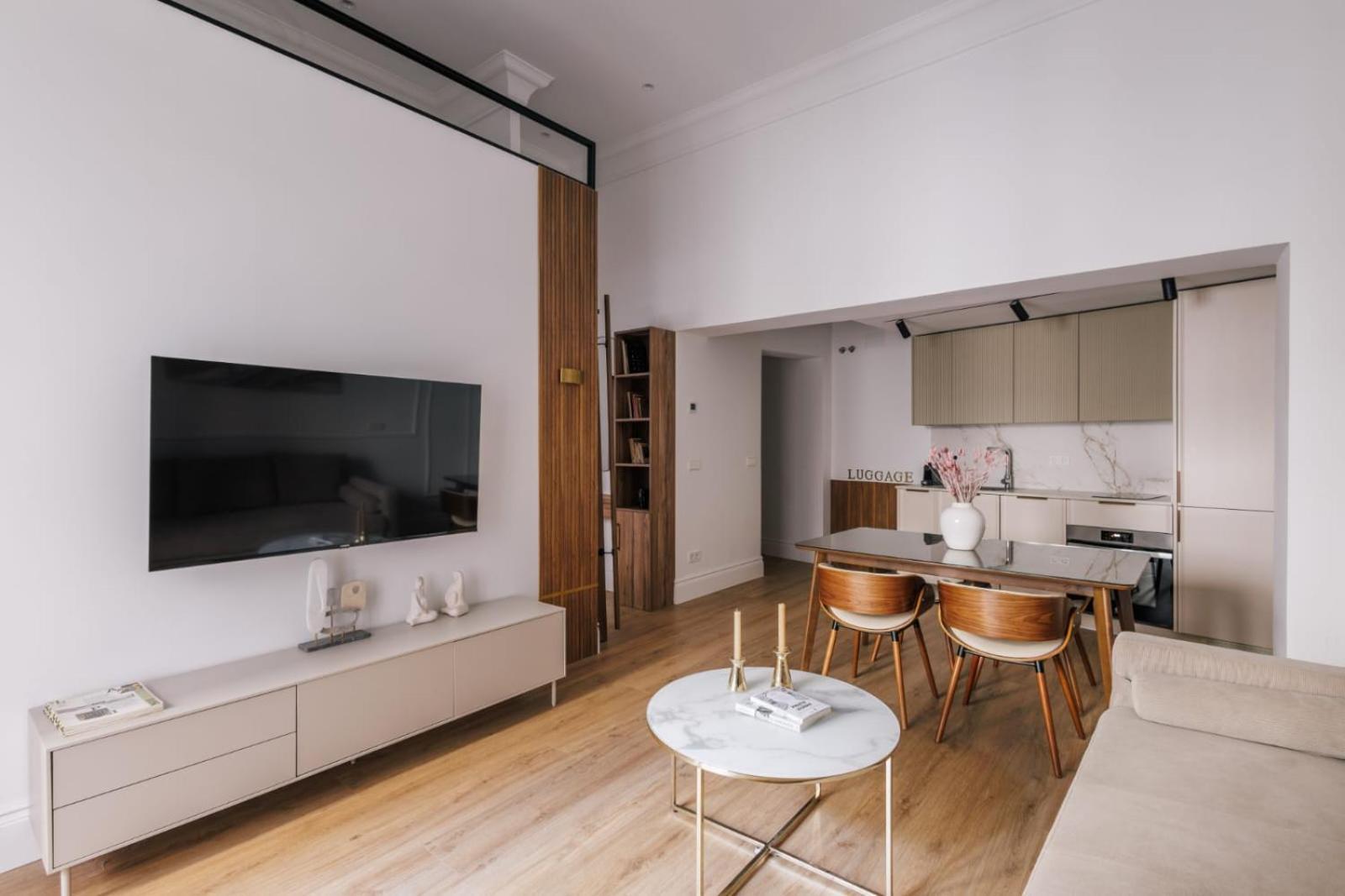 Stunning Apartment Near Gran Via Metro Madrid Exterior photo