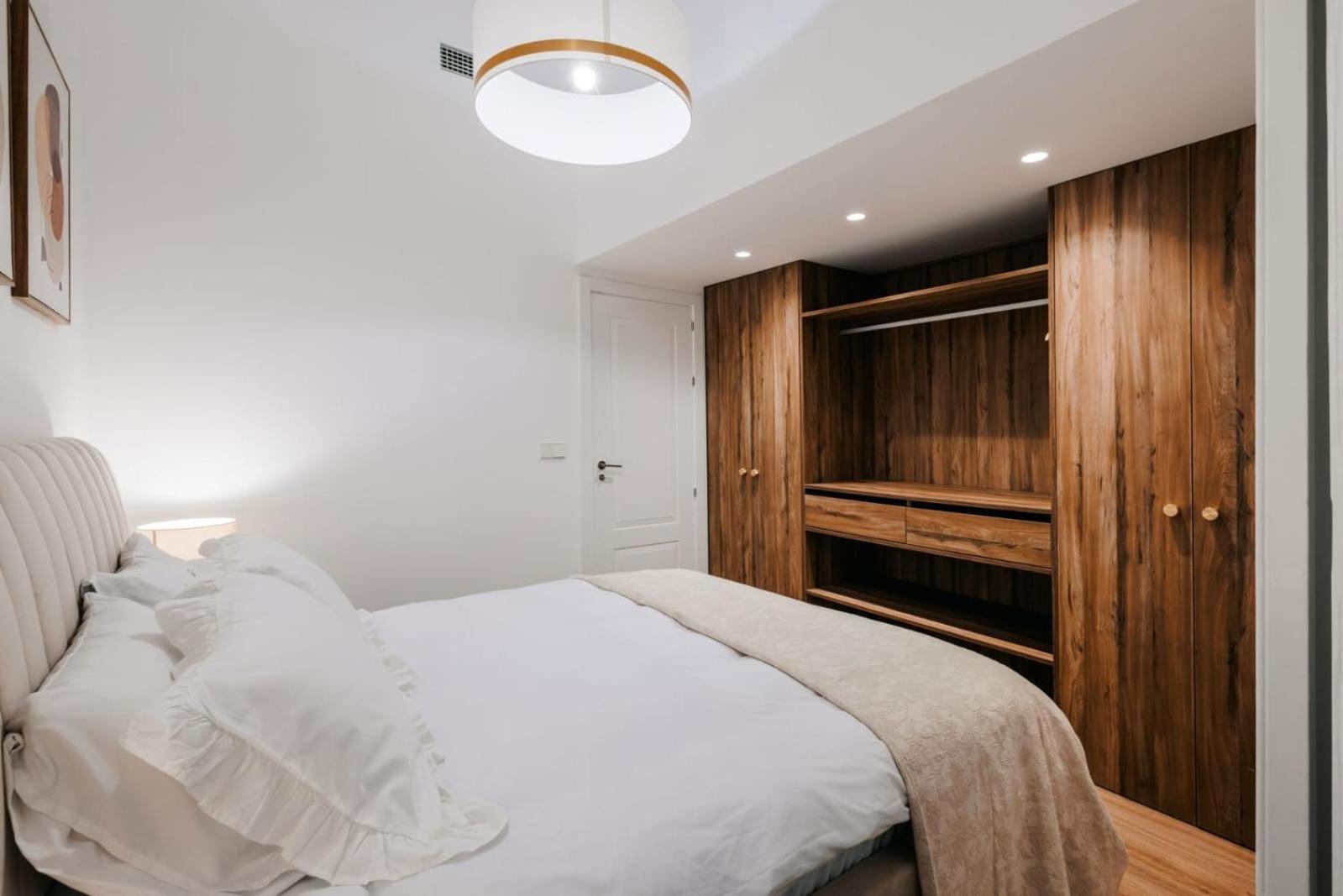 Stunning Apartment Near Gran Via Metro Madrid Exterior photo