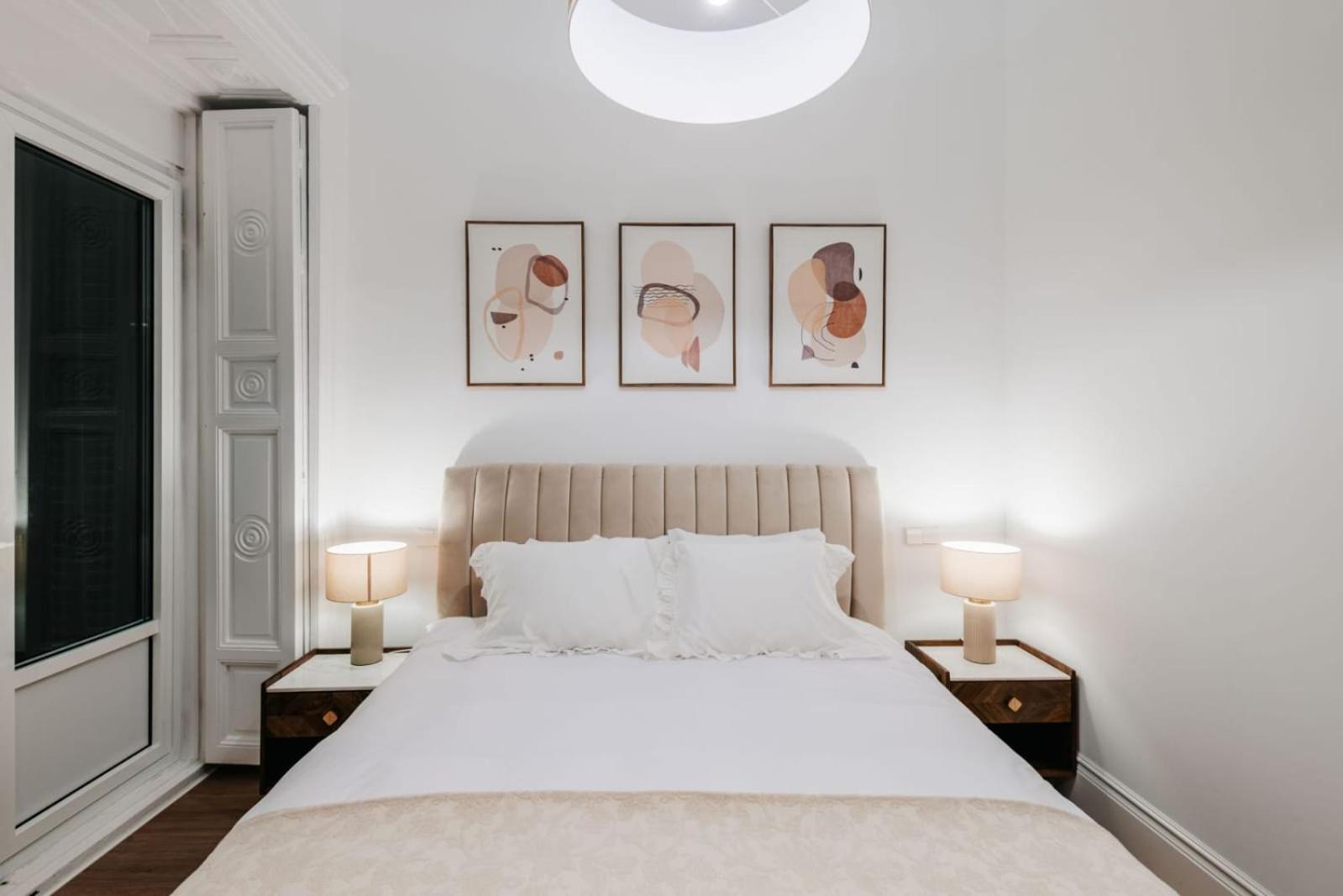 Stunning Apartment Near Gran Via Metro Madrid Exterior photo